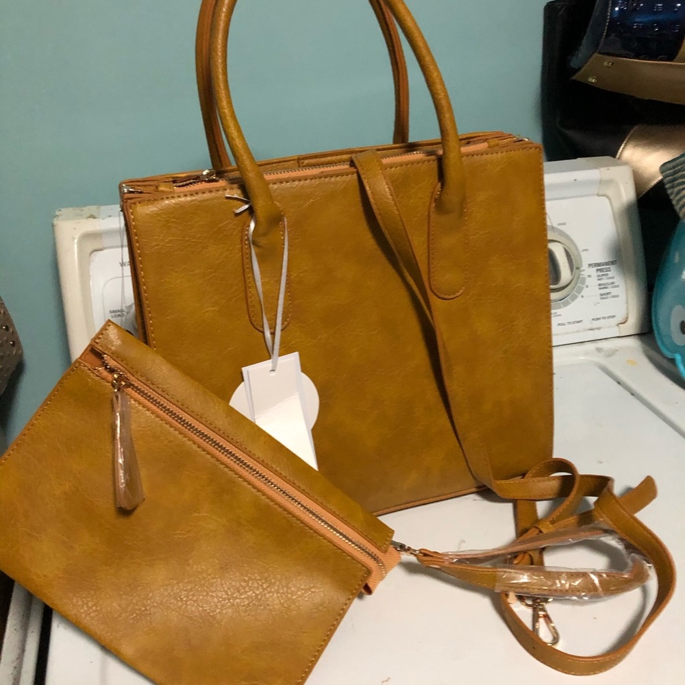 Handbags - Picture 4 of 9